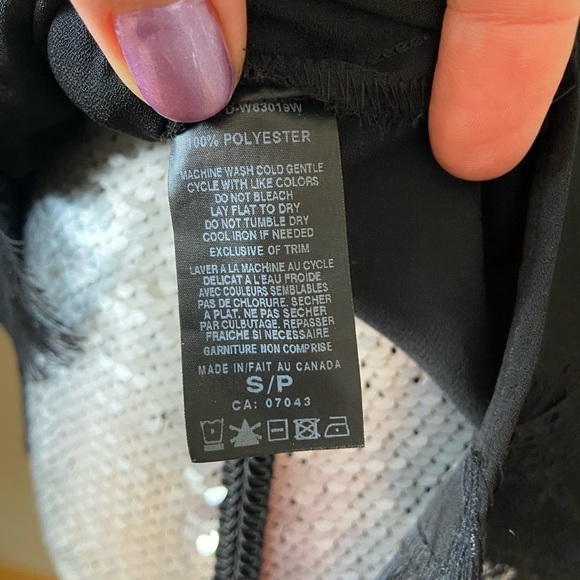 𝅺⭐️2 FOR $20⭐️ COMO BLACK Camisole Blouse With Lace Hem. Black size Small. - Picture 9 of 12